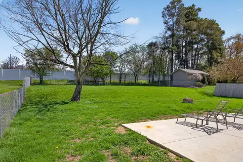 Exterior - 2325 Maple Dr, Jackson, MI 49203 photo 4 of 11