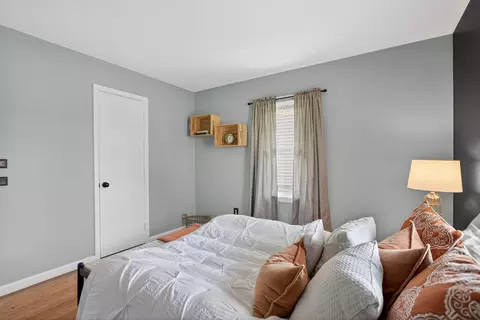 Bedroom - 2325 Maple Dr, Jackson, MI 49203 photo 3 of 7
