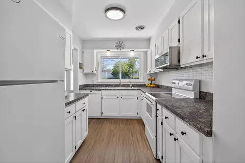 Kitchen - 2325 Maple Dr, Jackson, MI 49203 photo 1 of 4