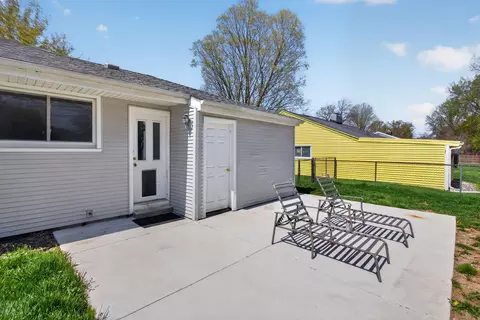 Exterior - 2325 Maple Dr, Jackson, MI 49203 photo 3 of 11