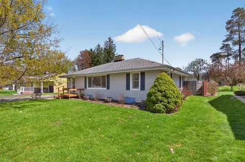 Exterior - 2325 Maple Dr, Jackson, MI 49203 photo 9 of 11