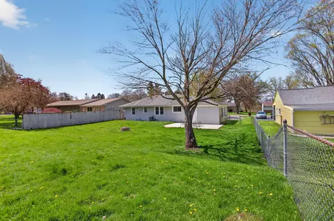 Exterior - 2325 Maple Dr, Jackson, MI 49203 photo 10 of 11
