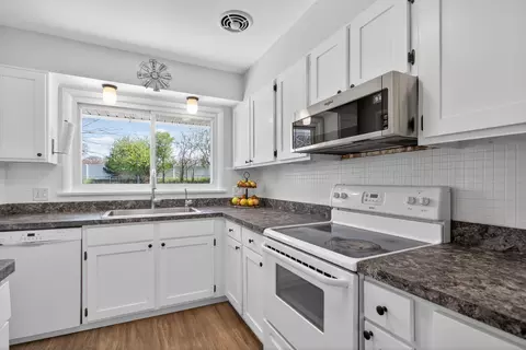 Kitchen - 2325 Maple Dr, Jackson, MI 49203 photo 2 of 4