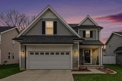 555 S Winding Dr, Waterford, MI 48328