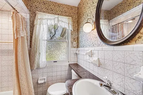 Bath - 24924 Princeton St, Dearborn, MI 48124 photo 1 of 2