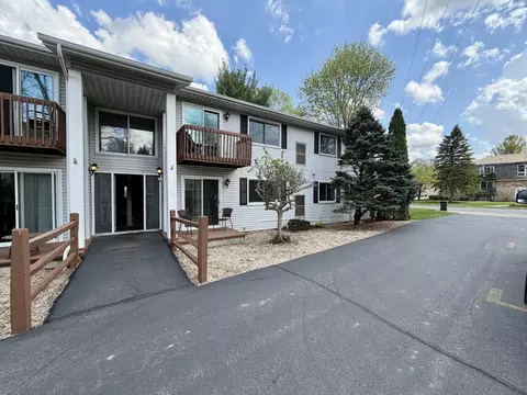 682 W Middle St UNIT 4, Chelsea, MI 48118
