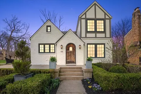 415 Lakeside Dr SE, Grand Rapids, MI 49506