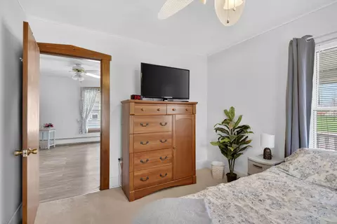 Bedroom - 911 E Mcdevitt Ave, Jackson, MI 49203 photo 3 of 7
