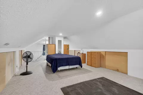 Bedroom - 911 E Mcdevitt Ave, Jackson, MI 49203 photo 4 of 7