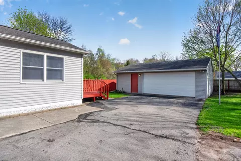 Exterior - 911 E Mcdevitt Ave, Jackson, MI 49203 photo 6 of 10