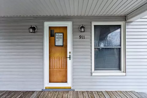 Exterior - 911 E Mcdevitt Ave, Jackson, MI 49203 photo 2 of 10