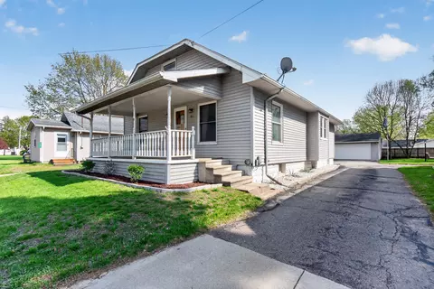 Exterior - 911 E Mcdevitt Ave, Jackson, MI 49203 photo 4 of 10