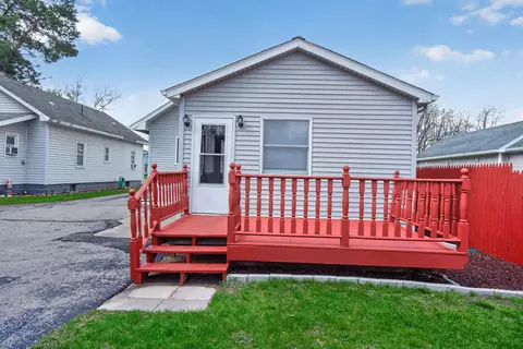 Exterior - 911 E Mcdevitt Ave, Jackson, MI 49203 photo 9 of 10
