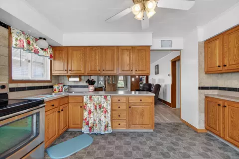 Kitchen - 911 E Mcdevitt Ave, Jackson, MI 49203 photo 1 of 4
