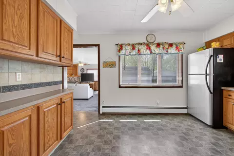 Kitchen - 911 E Mcdevitt Ave, Jackson, MI 49203 photo 4 of 4