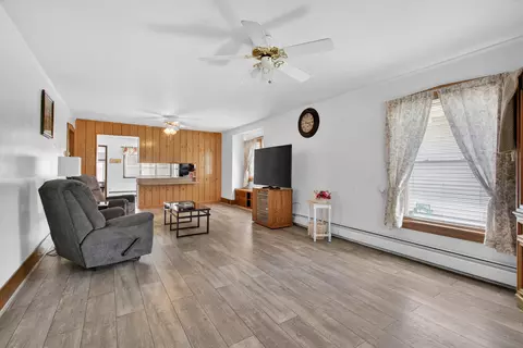 Living - 911 E Mcdevitt Ave, Jackson, MI 49203 photo 3 of 8