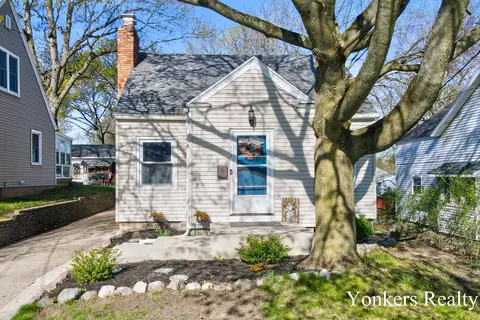 1233 Diamond Ave NE, Grand Rapids, MI 49505