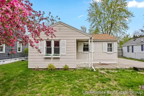 1136 Wilson Ct, Norton Shores, MI 49441
