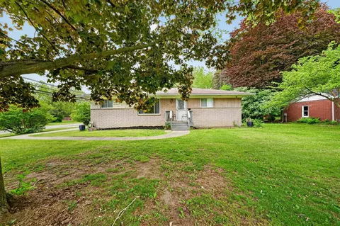 23100 Mapleridge Dr, Southfield, MI 48075