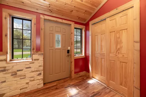Entry Way - 503 E Cass St, Schoolcraft, MI 49087 photo 1 of 9