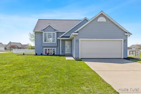 7035 Deer Cove Dr SE, Caledonia, MI 49316