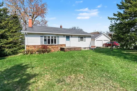114 S Main St, Eastlake, MI 49626