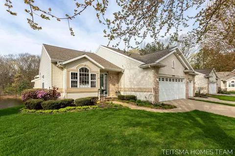 15443 Winchester Cir, Grand Haven, MI 49417