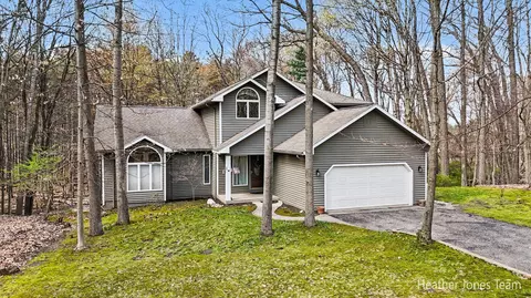10288 Hathaway Dr, Greenville, MI 48838