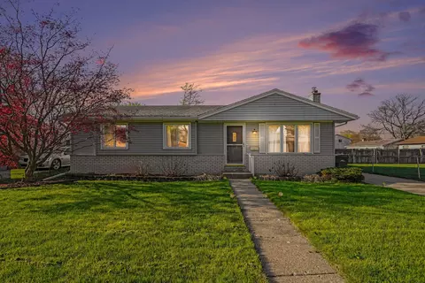 3527 Karen St, Lansing, MI 48911