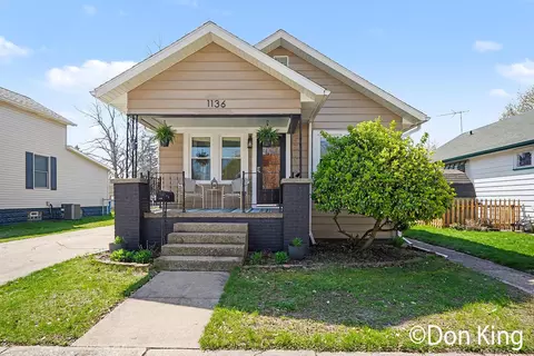 1136 Slayton Ave, Grand Haven, MI 49417