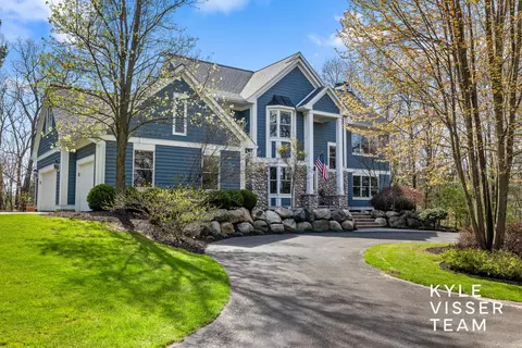 1977 Emerald Glen Ct NE, Ada, MI 49301