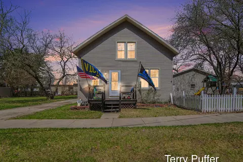 6488 3rd St, Holton, MI 49425