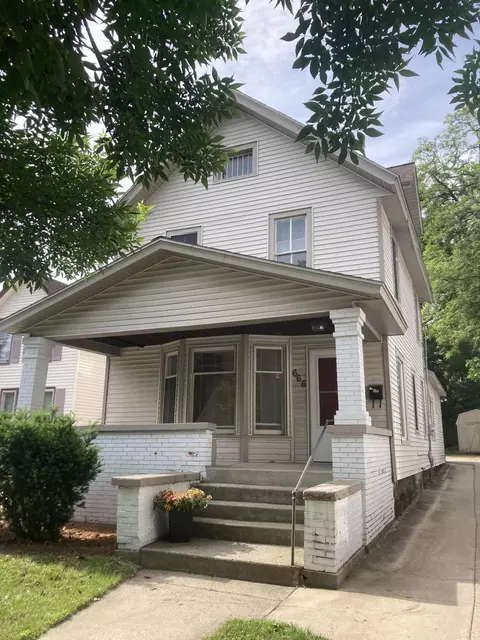 666 Lake Dr SE, Grand Rapids, MI 49506