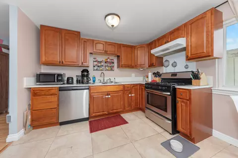2 Faust Ct, Ann Arbor, MI 48108