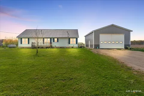 5186 Harwood Rd, Ionia, MI 48846