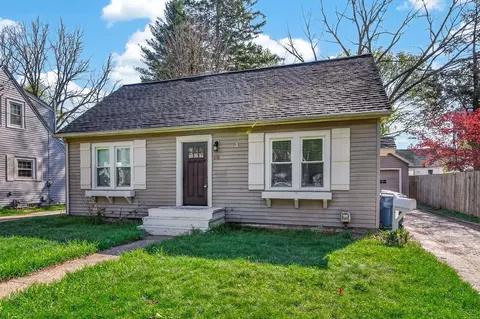 616 Pinehurst Blvd, Kalamazoo, MI 49006
