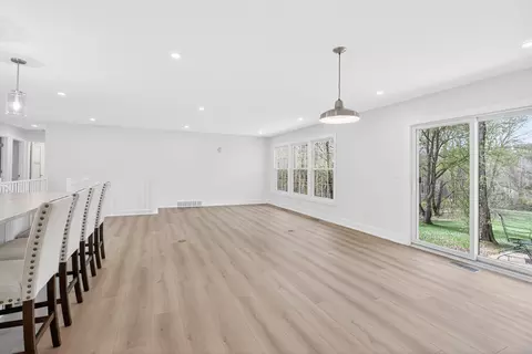 Living - 1865 Lindsey, Jackson, MI 49201 photo 4 of 7