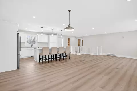 Living - 1865 Lindsey, Jackson, MI 49201 photo 3 of 7