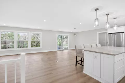 Living - 1865 Lindsey, Jackson, MI 49201 photo 1 of 7
