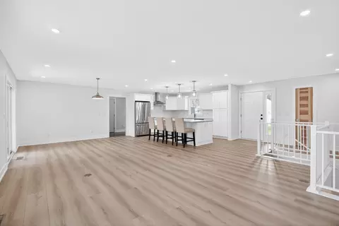 Living - 1865 Lindsey, Jackson, MI 49201 photo 2 of 7
