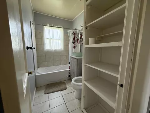 Bath - 615 Orange St, Jackson, MI 49202 photo 2 of 3