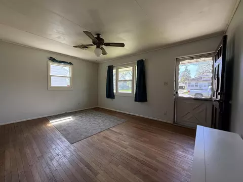 Living - 615 Orange St, Jackson, MI 49202 photo 3 of 3