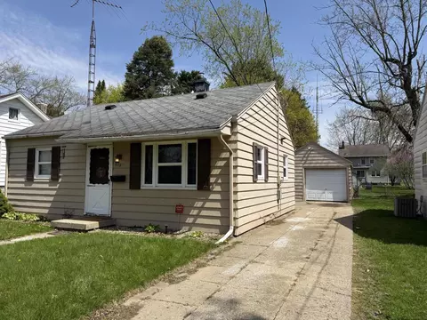 Exterior - 615 Orange St, Jackson, MI 49202 photo 2 of 6