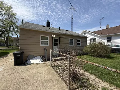 Exterior - 615 Orange St, Jackson, MI 49202 photo 3 of 6