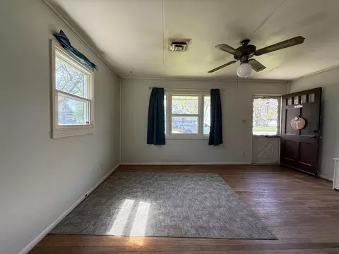 Living - 615 Orange St, Jackson, MI 49202 photo 1 of 3