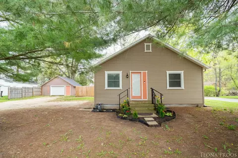 221 Bridge Rd, Allegan, MI 49010