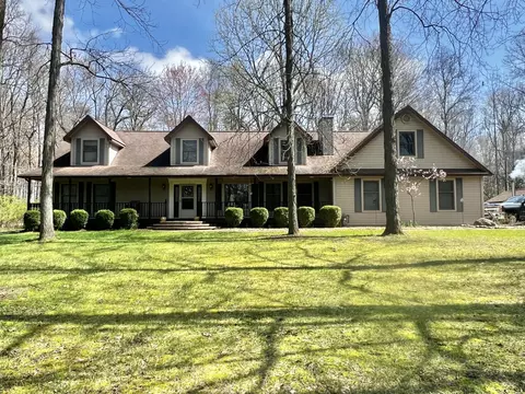 1401 Meadow Ln, Hillsdale, MI 49242