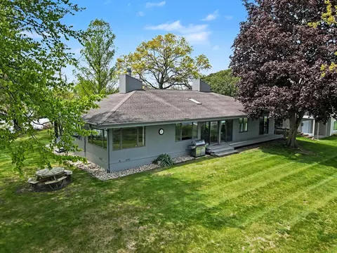 11975 E Lee Mar Dr, Vicksburg, MI 49097