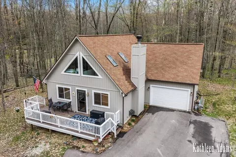 9341 Center Ln, Stanwood, MI 49346