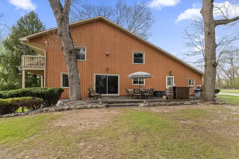 70328 Lakeview Dr, Edwardsburg, MI 49112